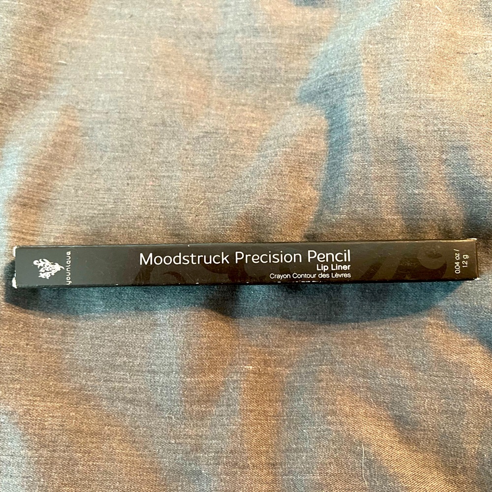 Younique moonstruck precision pencil - lip liner
